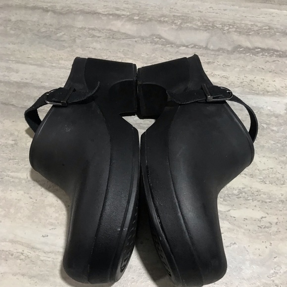 Crocs Closed Sandals with Strap - Picture 5 of 8